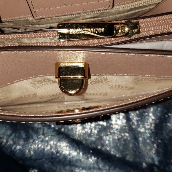 MICHAEL Kors Purse - Picture 6 of 17
